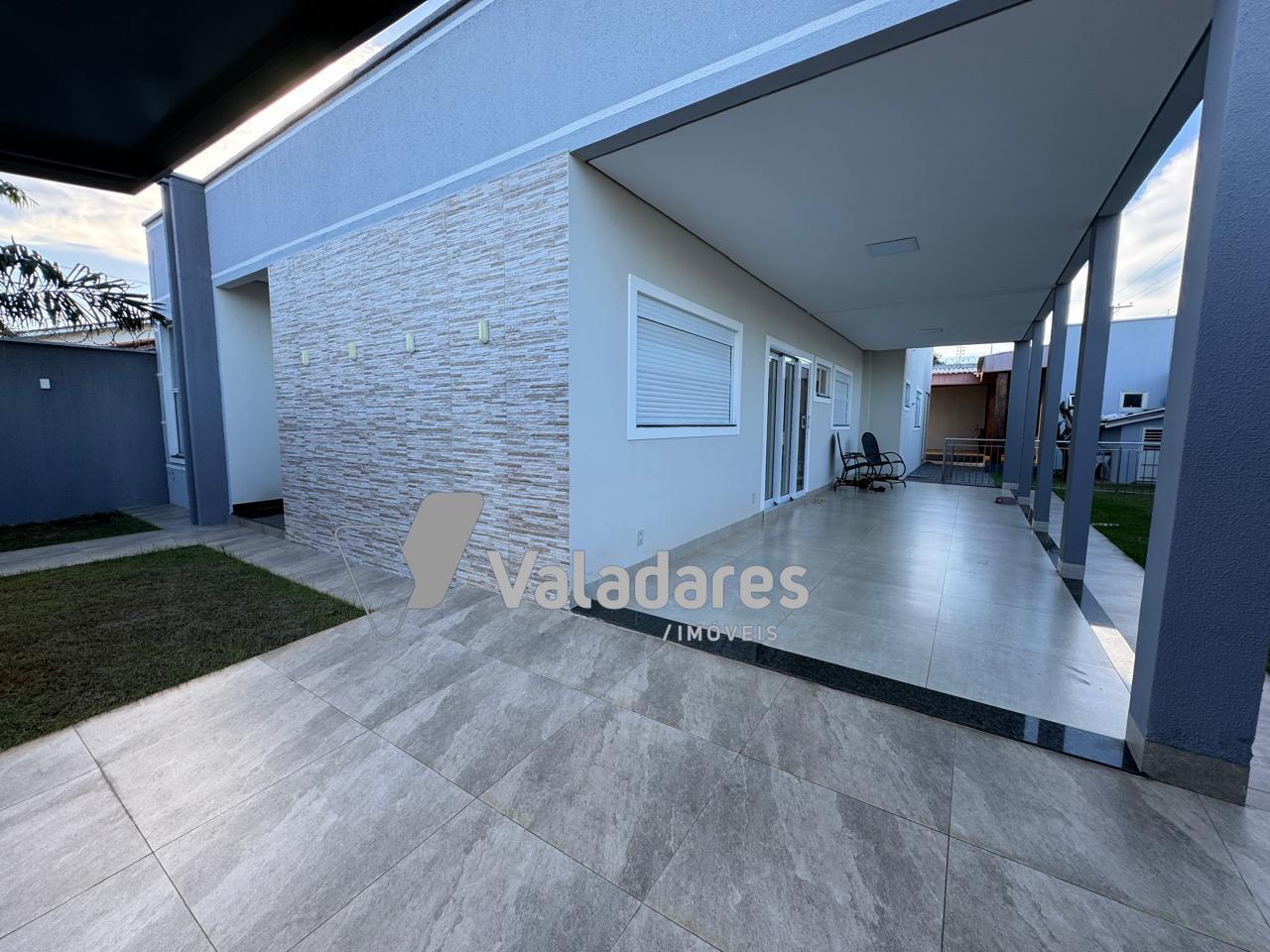 Casa à venda com 3 quartos, 400m² - Foto 1